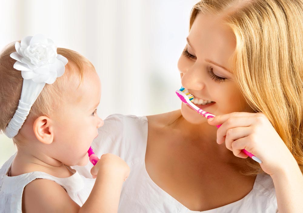 Le bon âge pour commencer le brossage des dents de bébé
