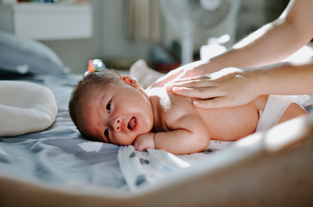 Érythème fessier chez le bébé et l’enfant : causes, symptômes et solutions efficaces
