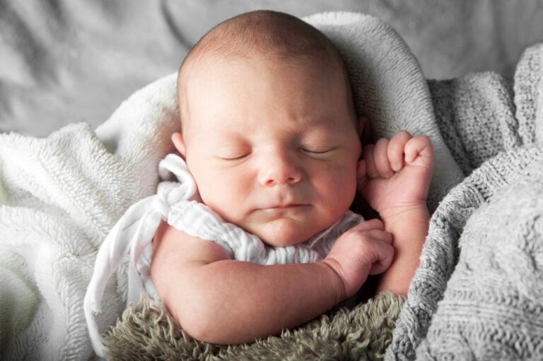 Combien de temps doit dormir un bébé selon son âge ?
