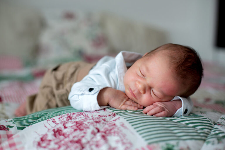 Comment aider bébé à s’endormir seul ? Méthodes douces et efficaces
