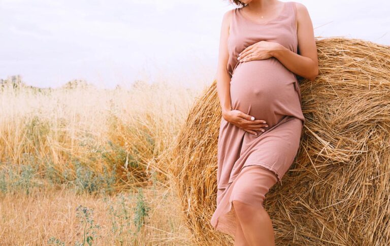 Comment choisir ses vêtements de grossesse sans acheter inutilement ?